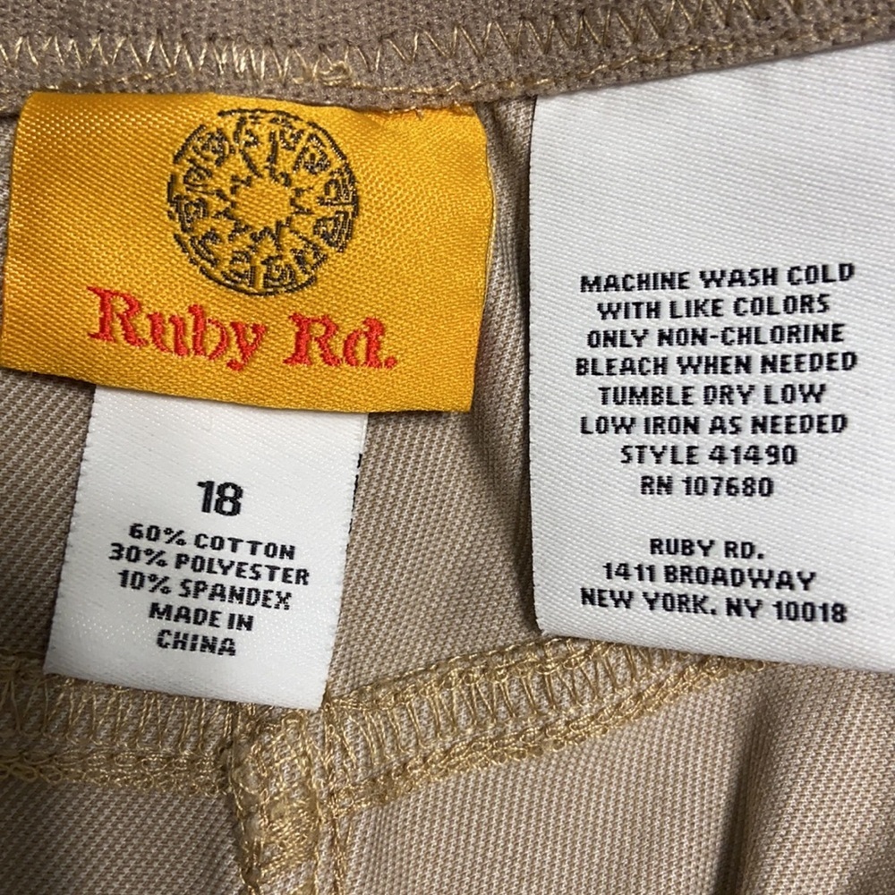 Ruby Rd Women’s Capris Tan, size 18 EUC - Picture 3 of 3